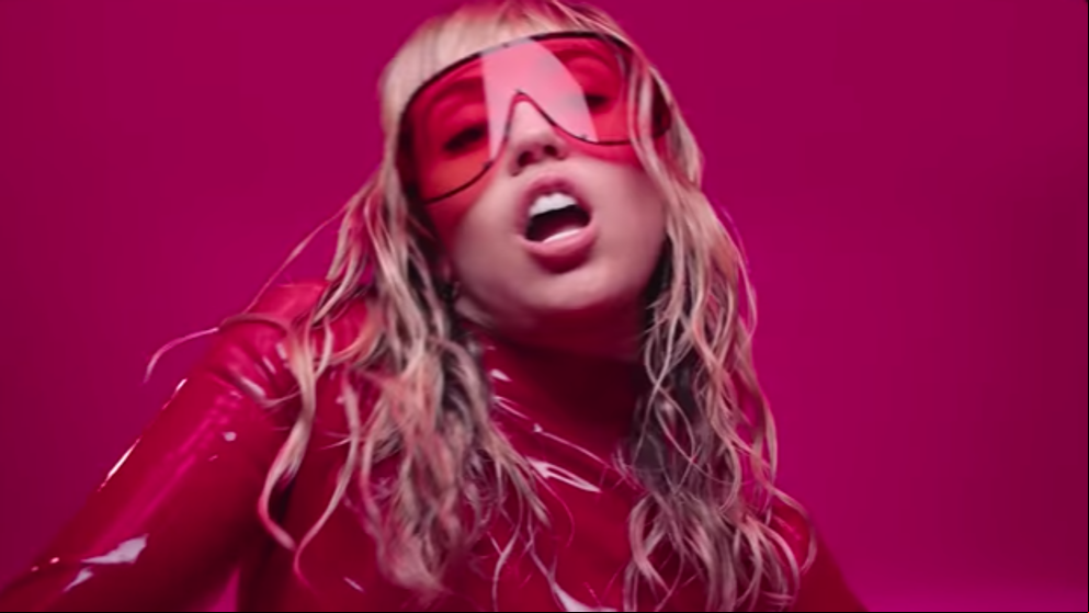 Miley Cyrus se defiende de quienes la tachan de “fulana”