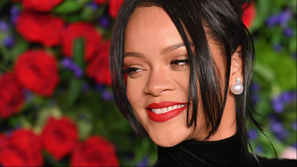 Rihanna lanza su autobiografía de casi siete kilos