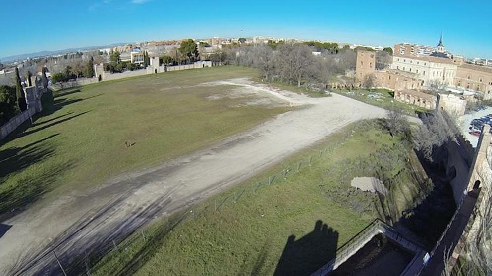 Un herido grave al caer una torre antes de un concierto en Alcalá