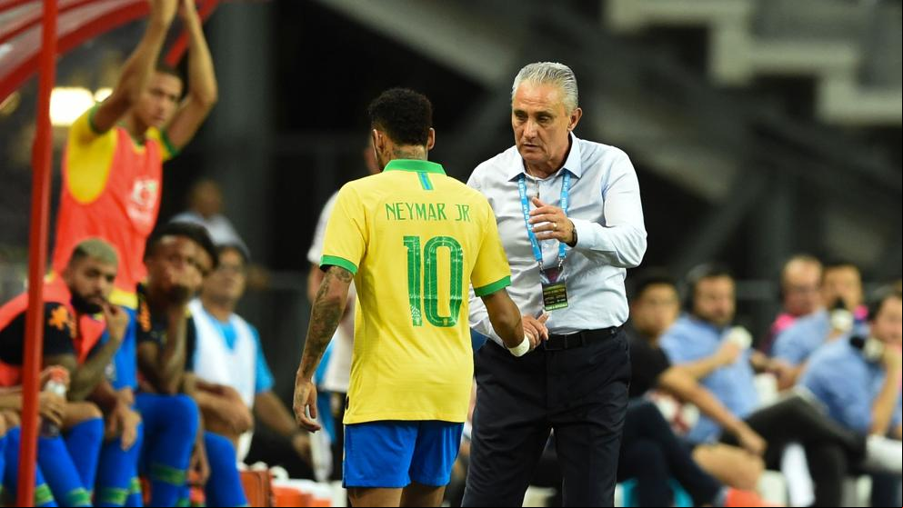 Neymar, lesionado, podría viajar a Portugal para seguir el Mundial de surf