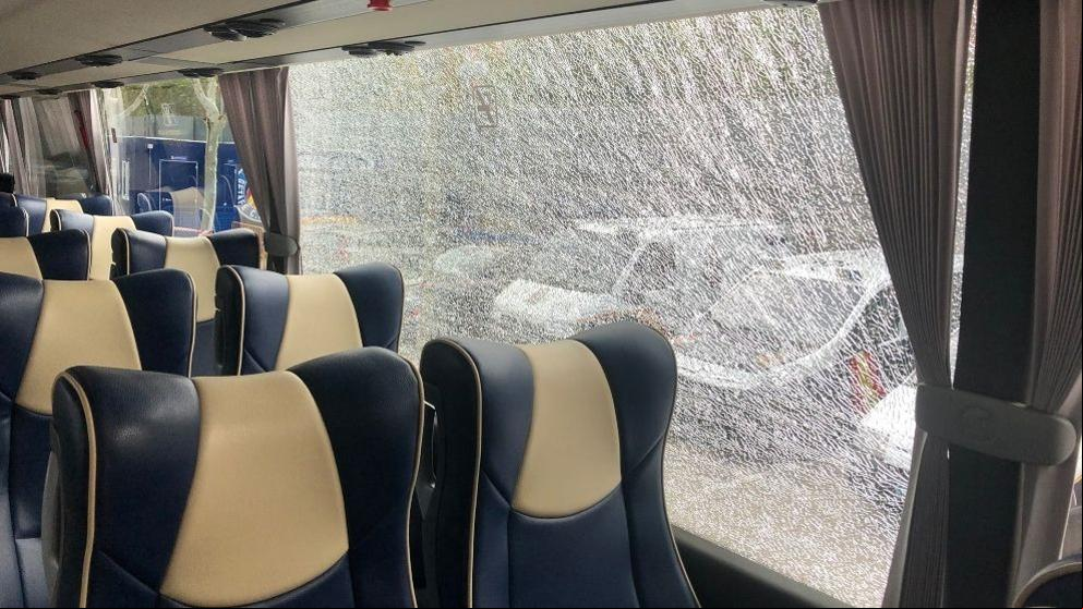El autobús del Leganés, atacado antes de llegar a Getafe