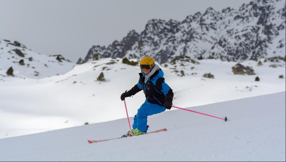 Puente de esquí en Andorra por 189€ o vuelos i/v a Estocolmo desde 96€, chollos de hoy