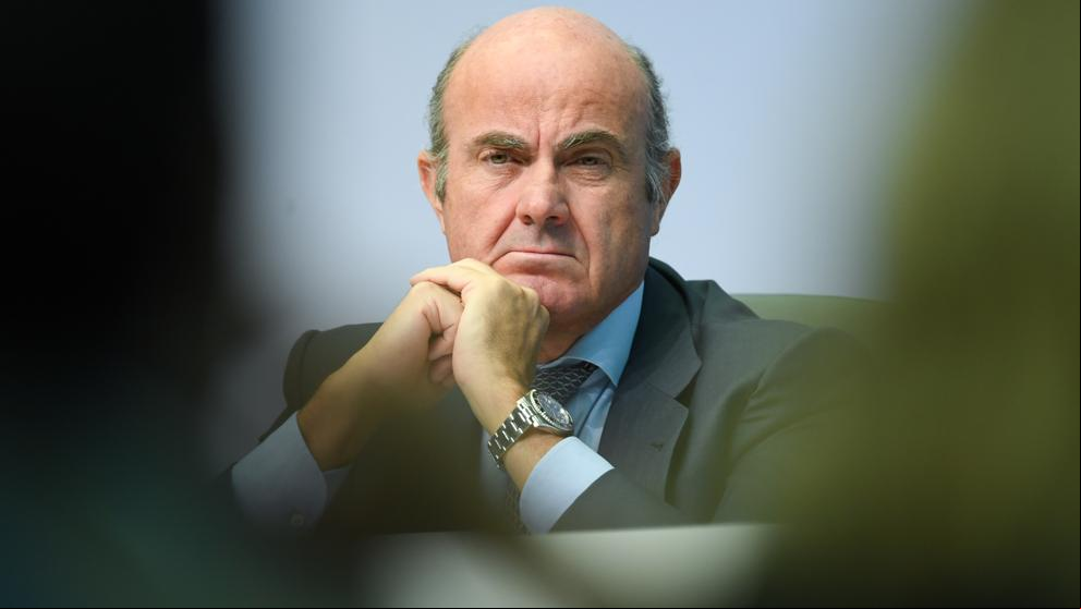 Guindos y Linde, citados para testificar por la caída del Banco Popular