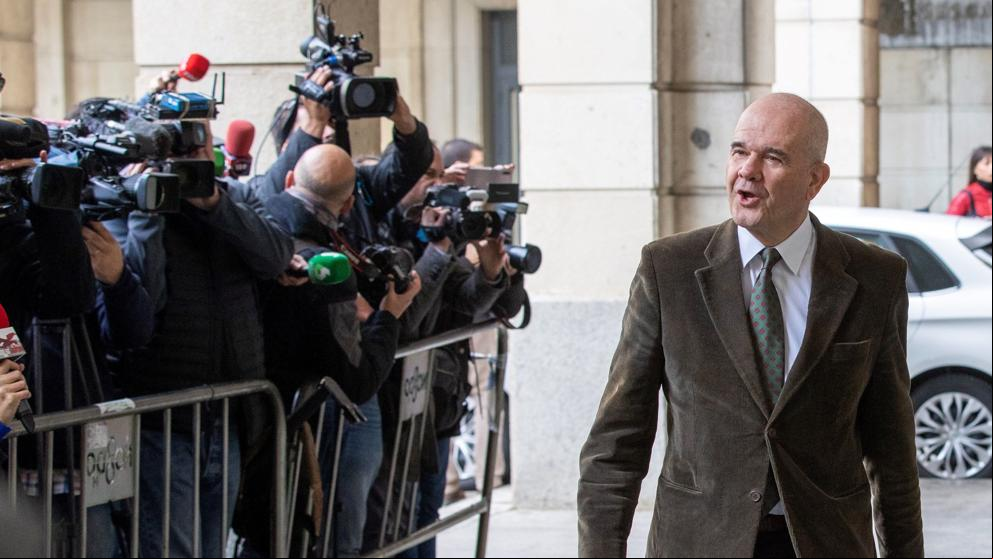 El juez abre una causa contra Manuel Chaves por un caso de malversación