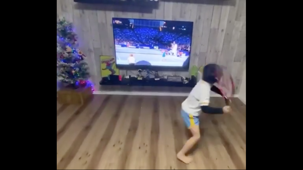 El vídeo viral de un niño que imita a Roger Federer