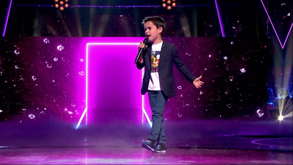 El finalista más pequeño de la Voz Kids se emociona al cantar junto a su ídolo Pablo López