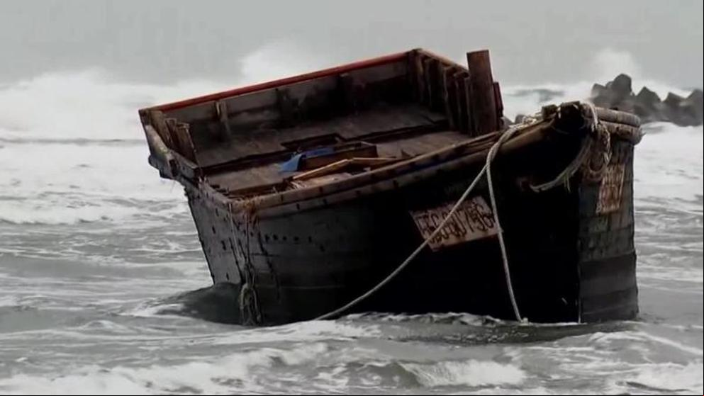 Llega un escalofriante “barco fantasma” a las costas de Japón con esqueletos y cabezas humanas