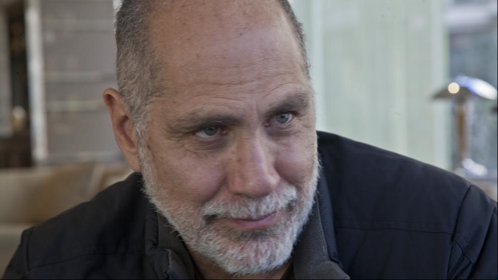 El escritor y guionista mexicano Guillermo Arriaga gana el Alfaguara de novela