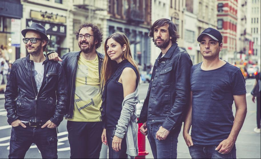 La Oreja de van Gogh encara los tiempos actuales con un esperanzador ‘Abrázame’