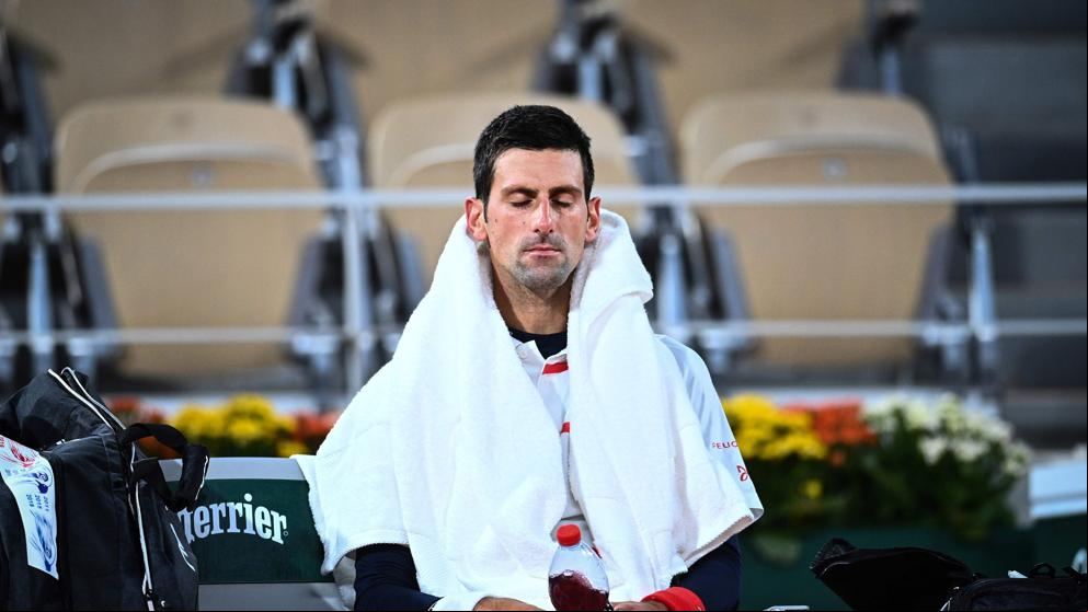 Djokovic vence a los demonios en París