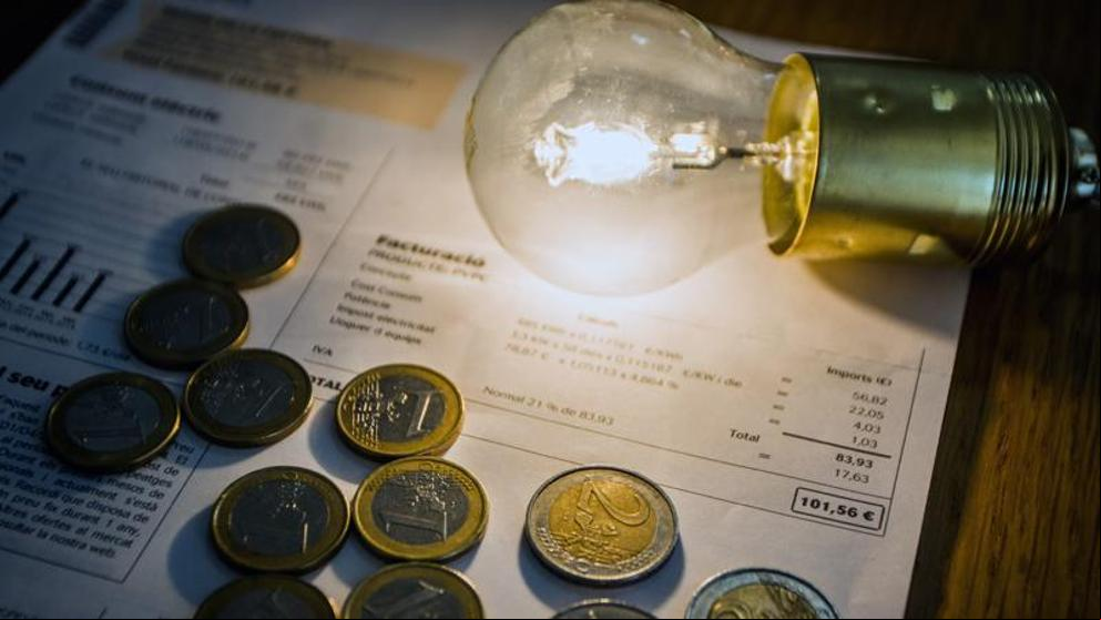 El Gobierno empuja a la gran industria a usar renovables para beneficiarse de ayudas en la factura de la luz