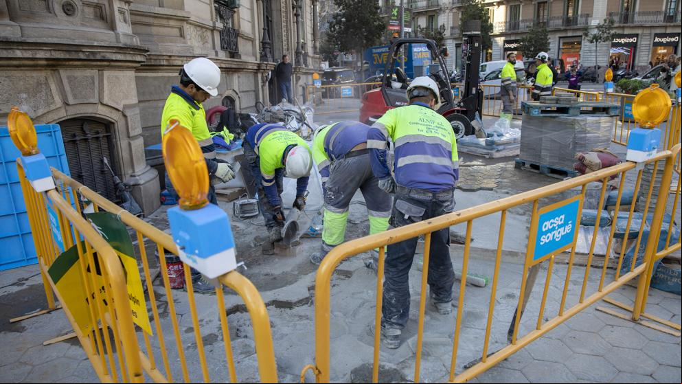 El paro sube en 25.000 personas y la afiliación crece en 32.000 personas en noviembre