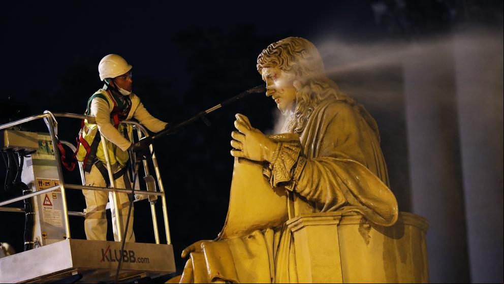 “Siempre en la historia se han derribado estatuas”