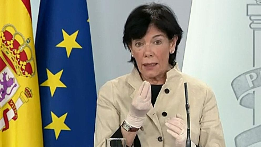 Celaá: “No corresponde al Ministerio fijar un número de suspensos para repetir”