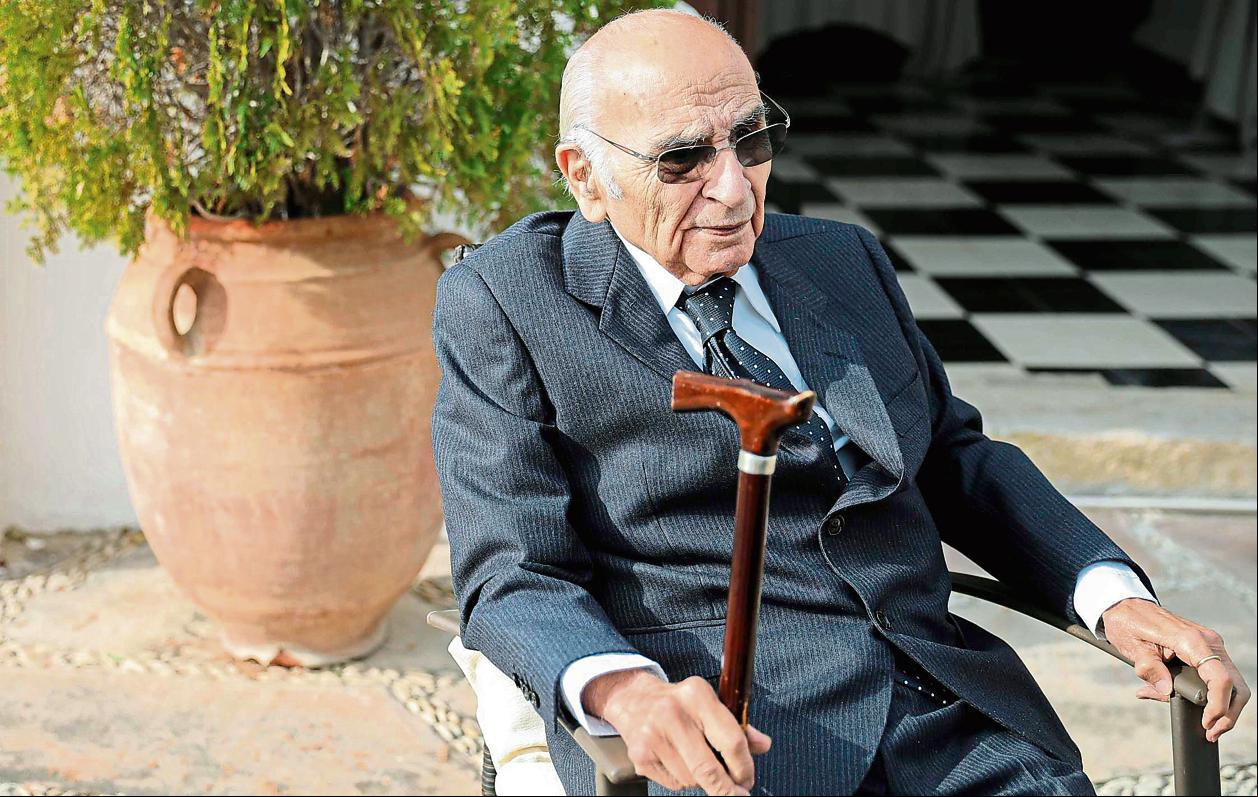 “El poeta es ciego y certero”