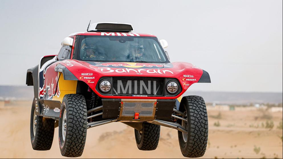 Sainz acaba tercero en el debut del Dakar y Alonso se estrena con nota