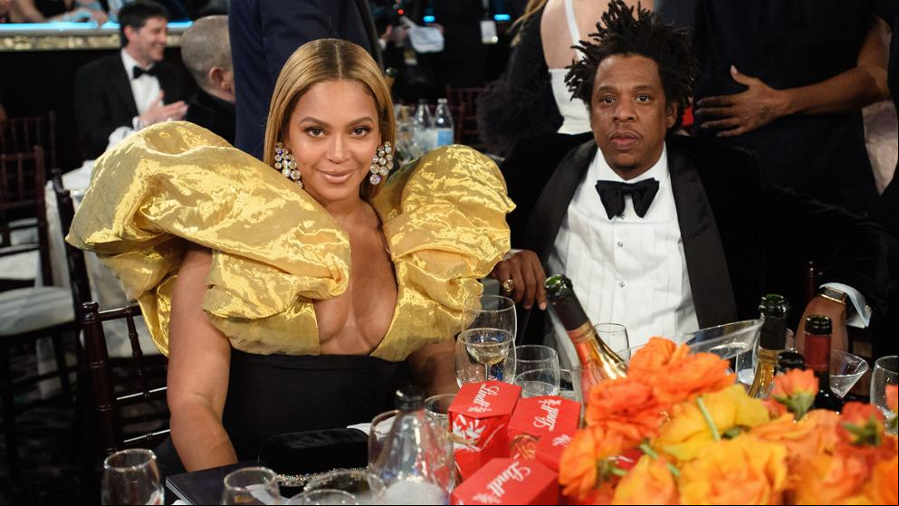 Tarde y con su propia bebida: La entrada triunfal de Beyoncé en los Globos de Oro