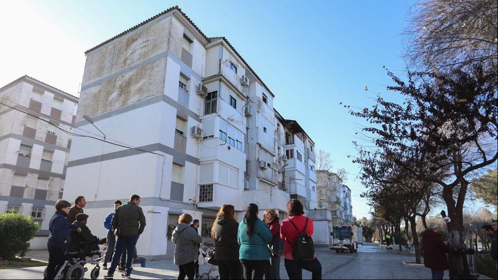 Dos muertos y once rescatados en el incendio de un domicilio en Huelva