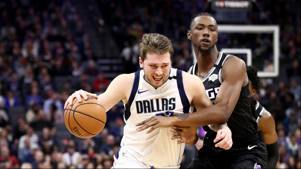Luka Doncic, el jugador más joven de la historia en firmar un 20+15+15