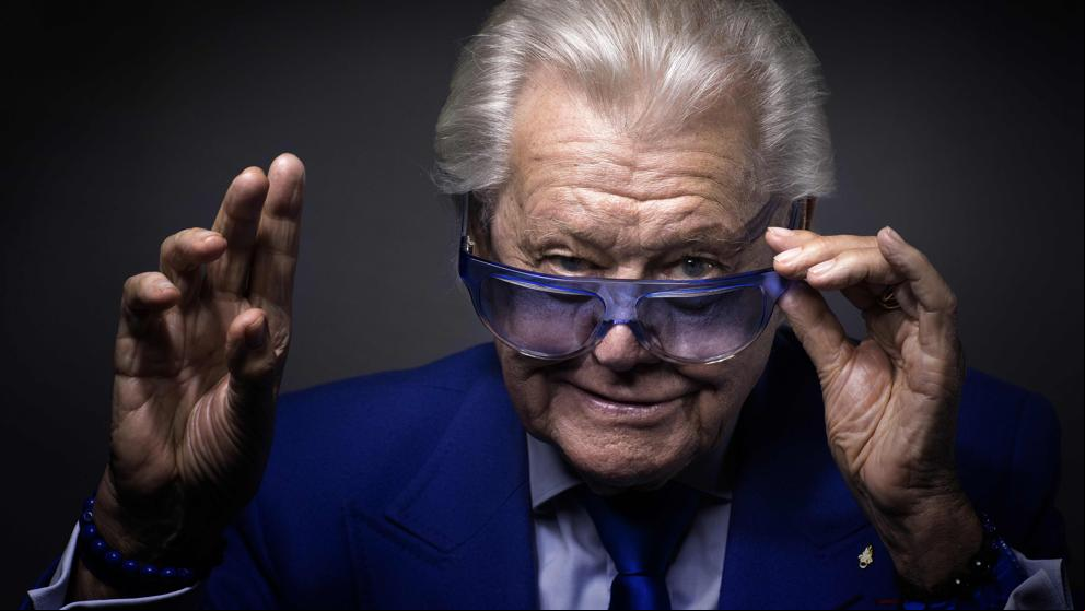 Muere Michou, el excéntrico director del cabaret francés, a los 88 años