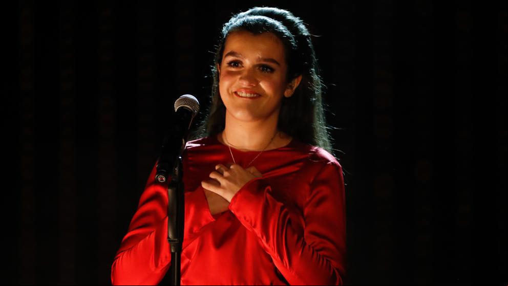 Amaia homenajea a Marisol con el look elegido para su actuación en los Goya