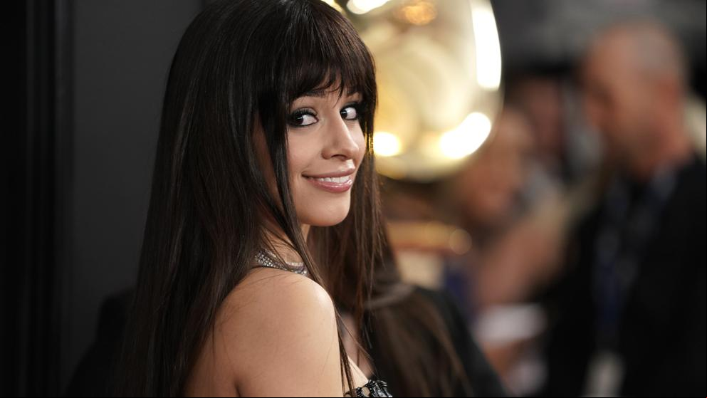 El desastre de estilo de Camila Cabello y otros fallos en la alfombra roja de los Grammy 2020
