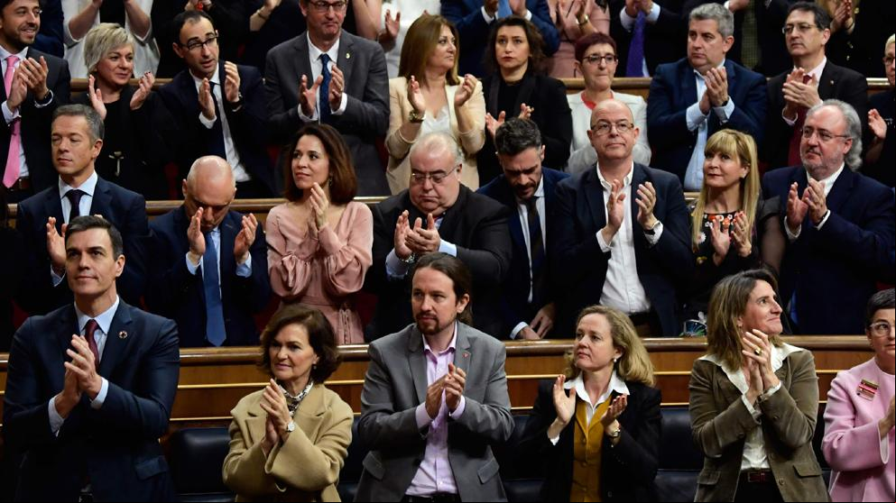 Iglesias y los ministros de Unidas Podemos aplauden el discurso del Rey