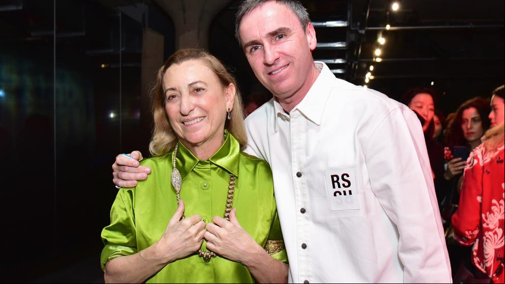 Raf Simons se une a Miucca Prada en una alianza histórica en la firma italiana y la industria