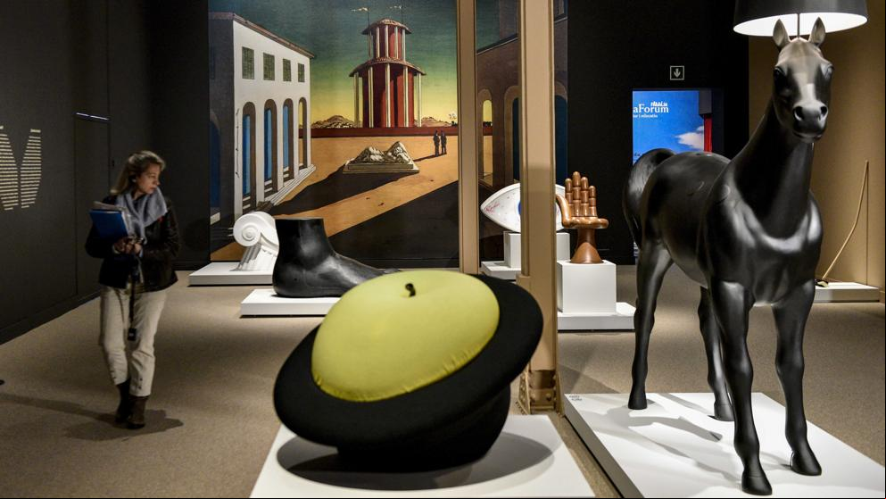 CaixaForum exhibe cómo el surrealismo transformó el diseño