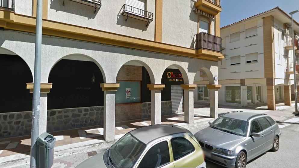 Una mujer se lanza desde el balcón en Granada huyendo de su pareja que la amenazaba con un cuchillo