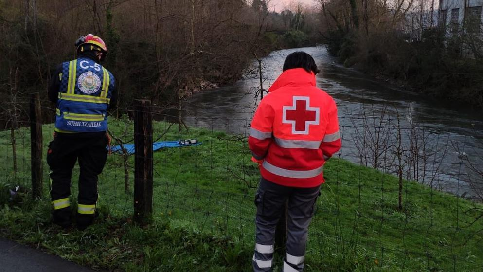 Tres desaparecidos al precipitarse un coche al río Urumea en Hernani