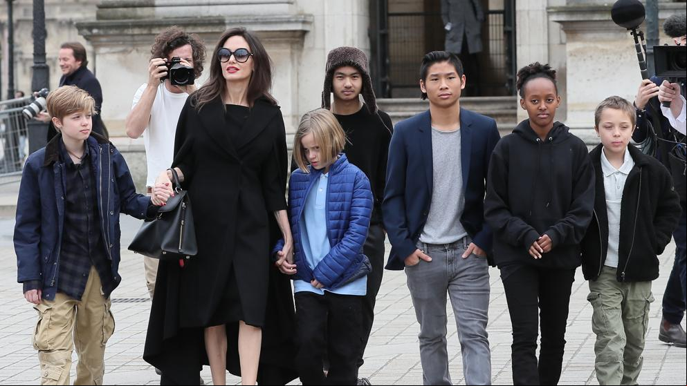 Angelina Jolie revela que dos de sus hijas han pasado por el quirófano en los últimos dos meses