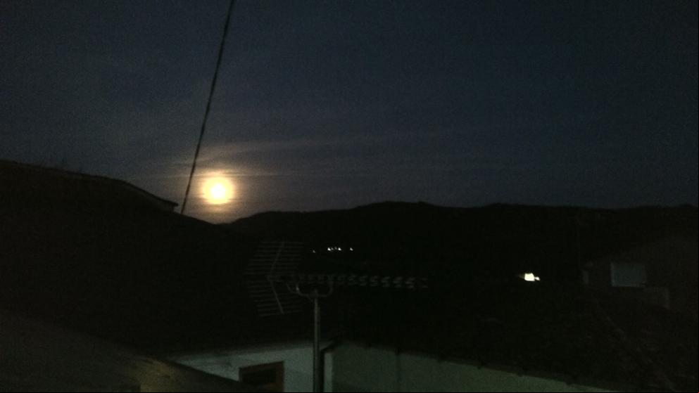 La luna llena sobre San Vitoiro