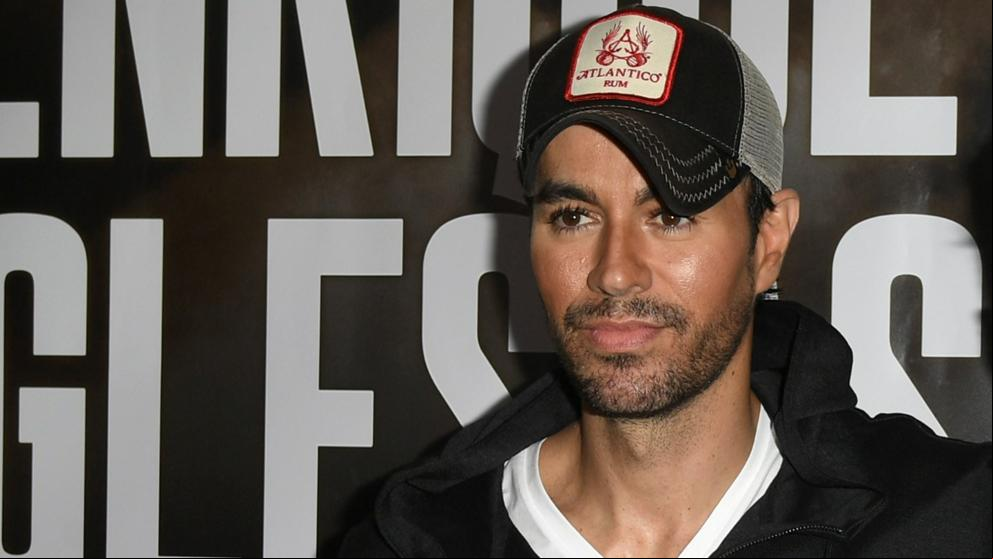 Enrique Iglesias recuerda al marqués de Griñón en una imagen junto a Isabel Preysler