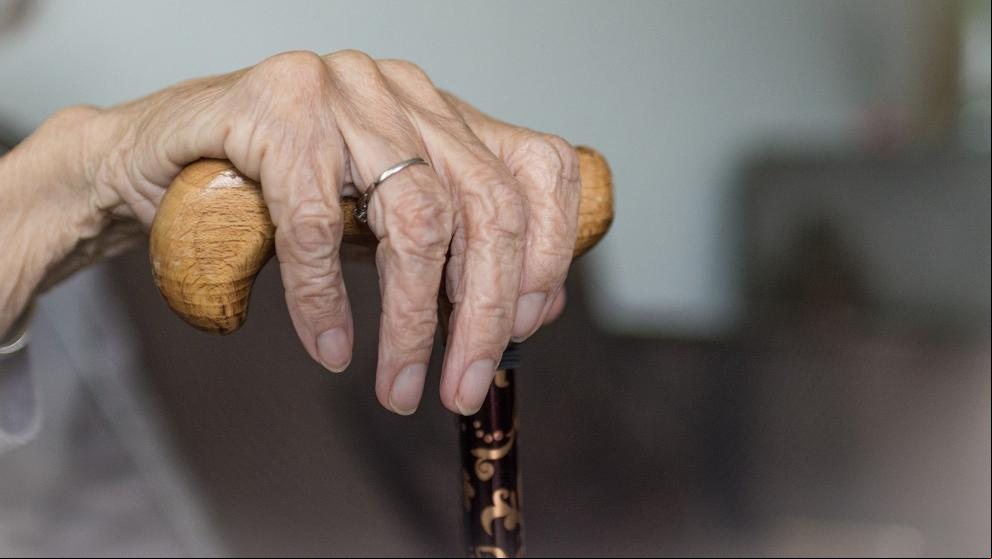 Bélgica pide que se dejen morir a los ancianos más débiles y con coronavirus fuera de los hospitales