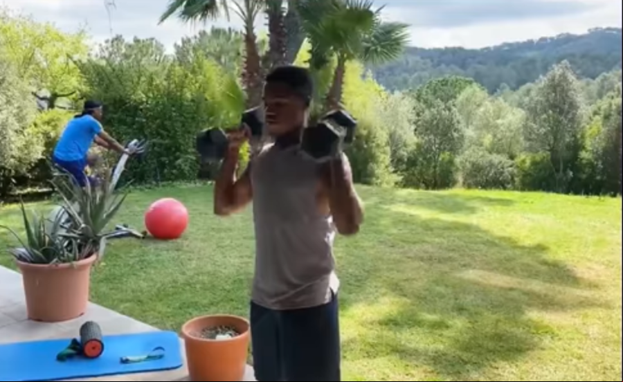 Ansu Fati, confinado con su preparador físico y su familia