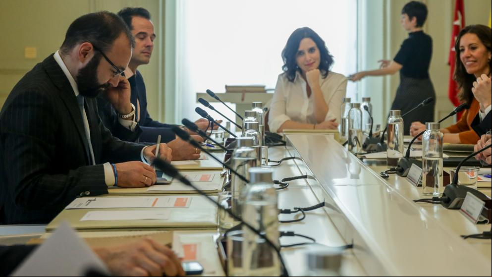 Aguado tensa la acuerda y avisa a Ayuso de que no puede cesar a consejeros de Cs