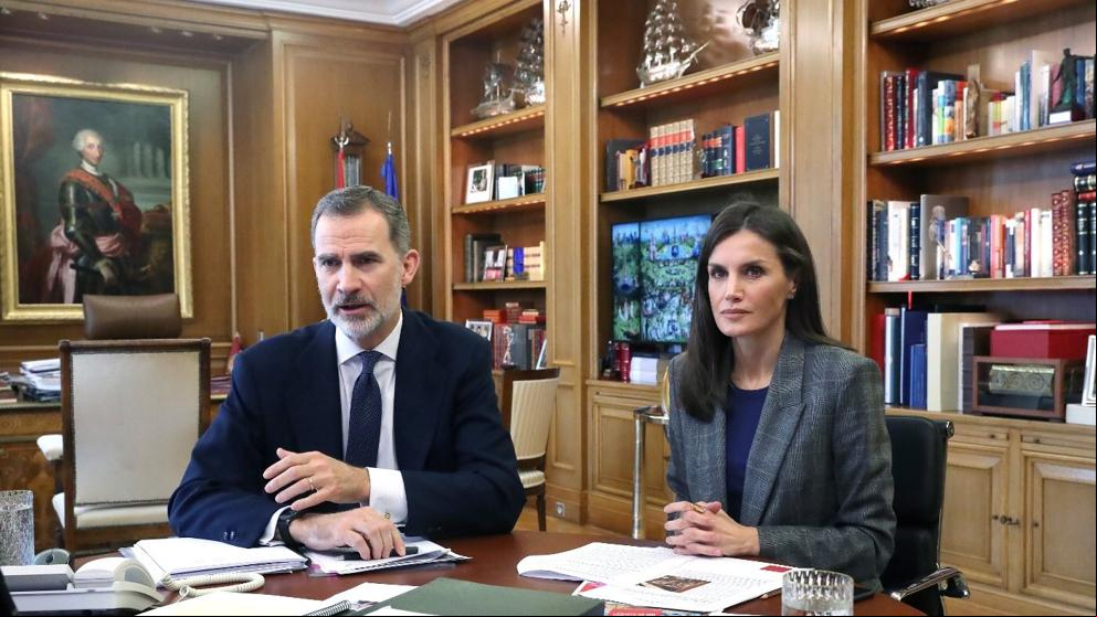 Los Reyes se interesan por la situación sanitaria de Manresa, Maó y Oviedo