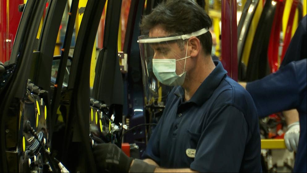 La planta de Ford España vuelve a funcionar bajo estrictas medidas de seguridad
