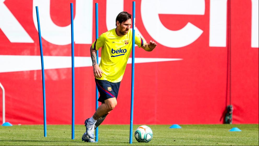 El Barça ya toca balón