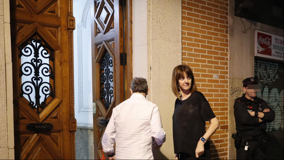 Aumenta el tono de la kale borroka y atacan con pintura el portal de la líder del PSE