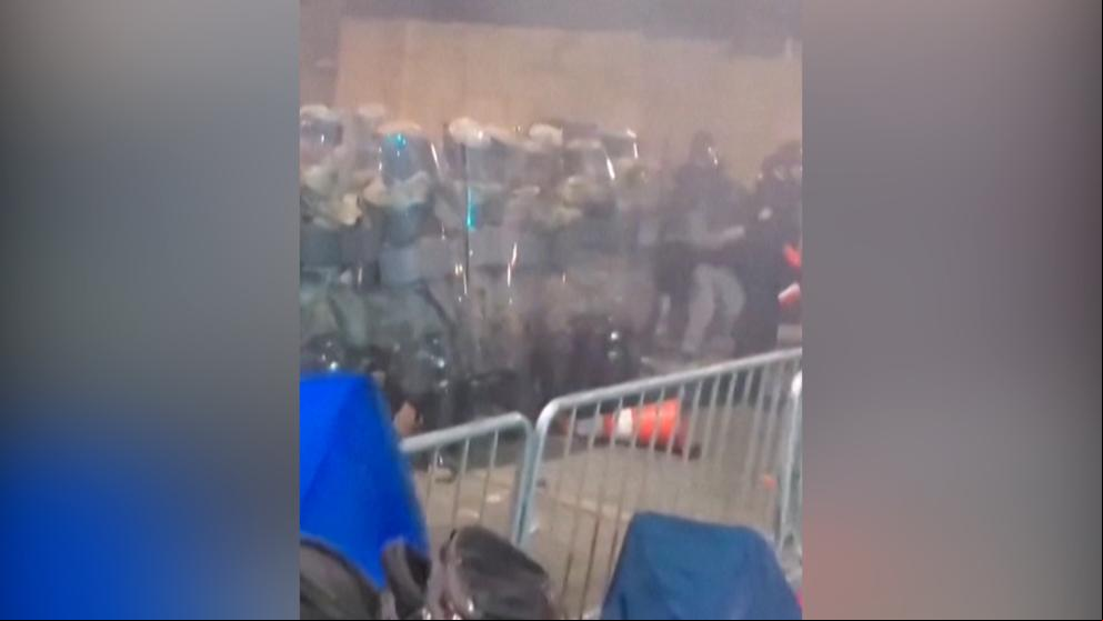 La policía usa explosivos para disolver una manifestación en Seattle