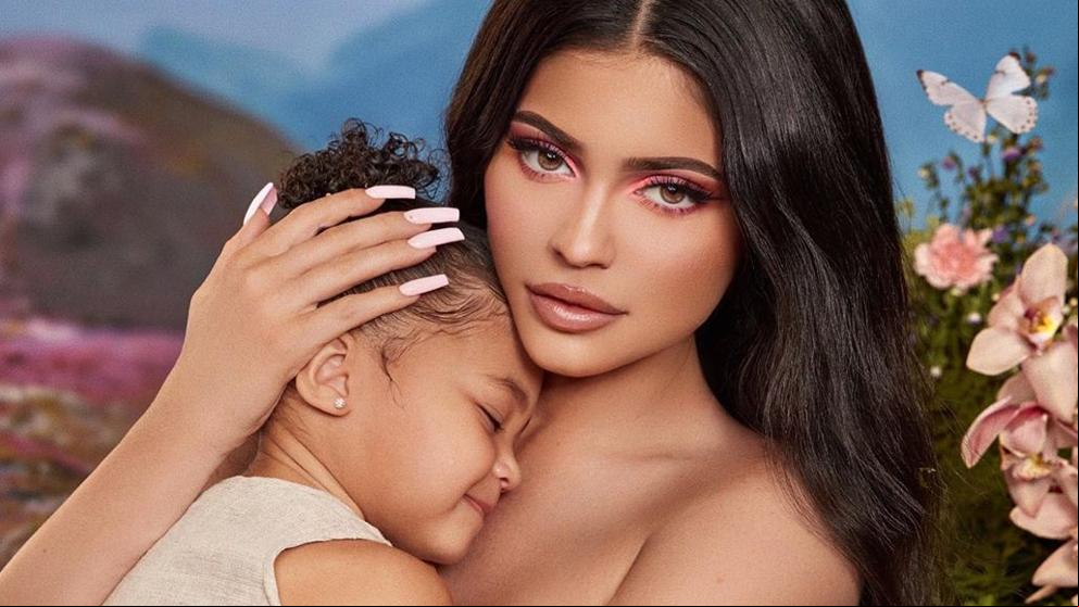 Stormi protagoniza junto a su madre su primera portada en ‘Vogue’