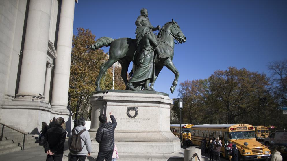 El Museo de Historia Natural de Nueva York retirará la estatua exterior de Roosevelt