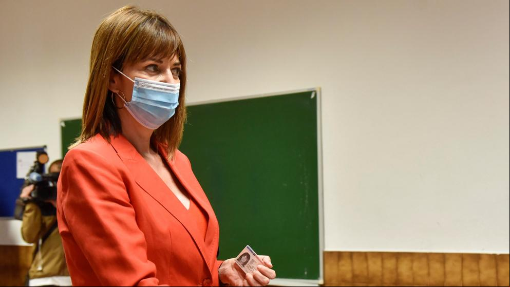 Idoia Mendia vota en Bilbao por las elecciones vascas