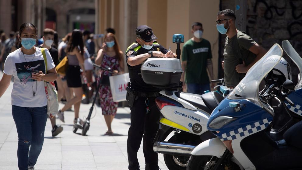 La Guardia Urbana de Barcelona realiza 1.700 avisos diarios por mal uso o no llevar mascarilla