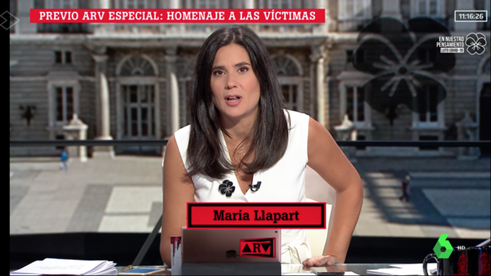 María Llapart se emociona durante el homenaje a las víctimas del coronavirus