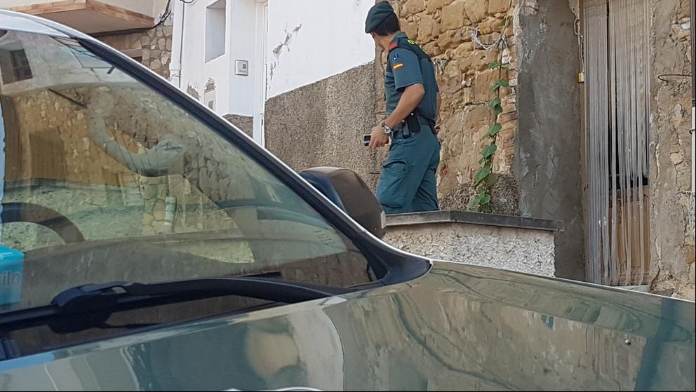 Investigados dos vecinos de Batea por subir un vídeo a internet maltratando un perro