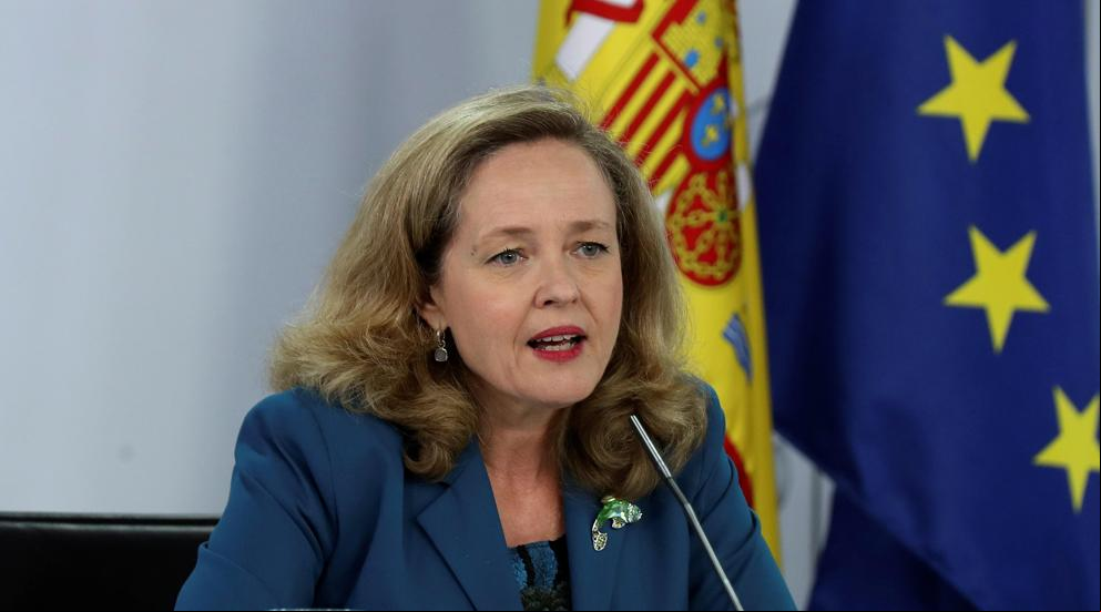 Calviño dice haber evitado una caída del 25% del PIB