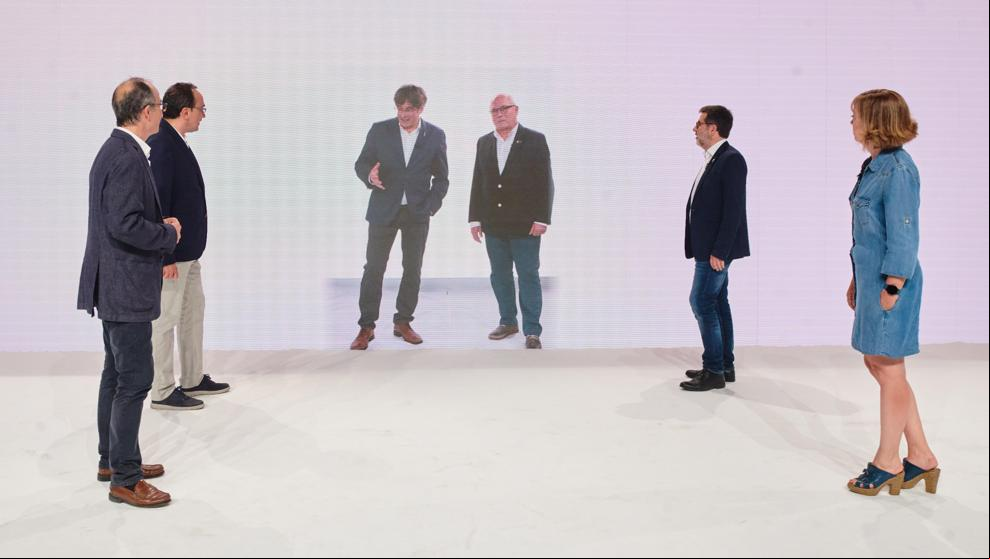 Puigdemont se rodea de Sànchez, Artadi, Turull, Rius y Erra al frente de Junts